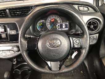 TOYOTA VITZ 2019 Image 6