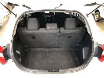 TOYOTA VITZ 2019 Image 7