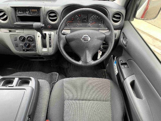 NISSAN NV350 CARAVAN 2020 Image 19