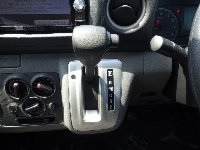 NISSAN NV350 CARAVAN 2019 Image 33