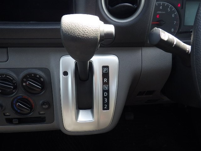 NISSAN NV350 CARAVAN 2019 Image 36