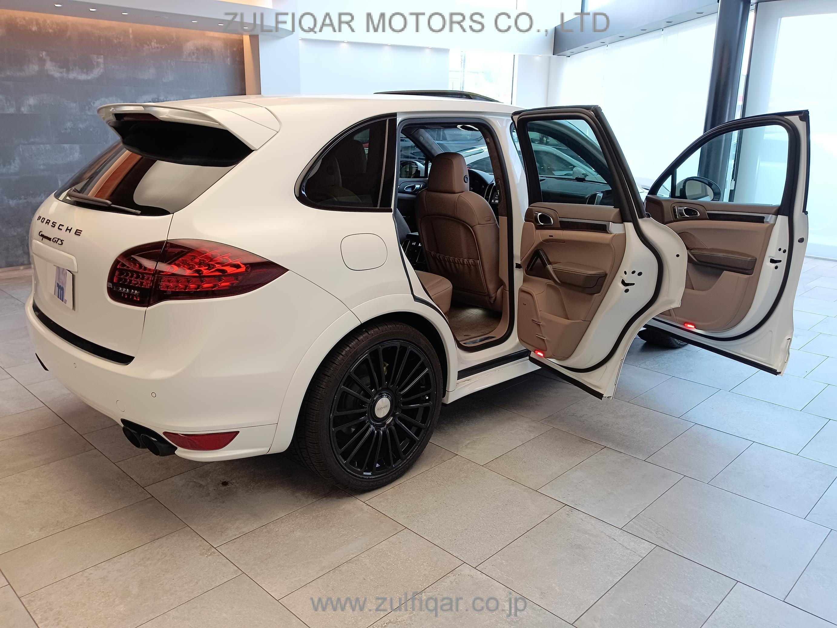 PORSCHE CAYENNE 2013 Image 11