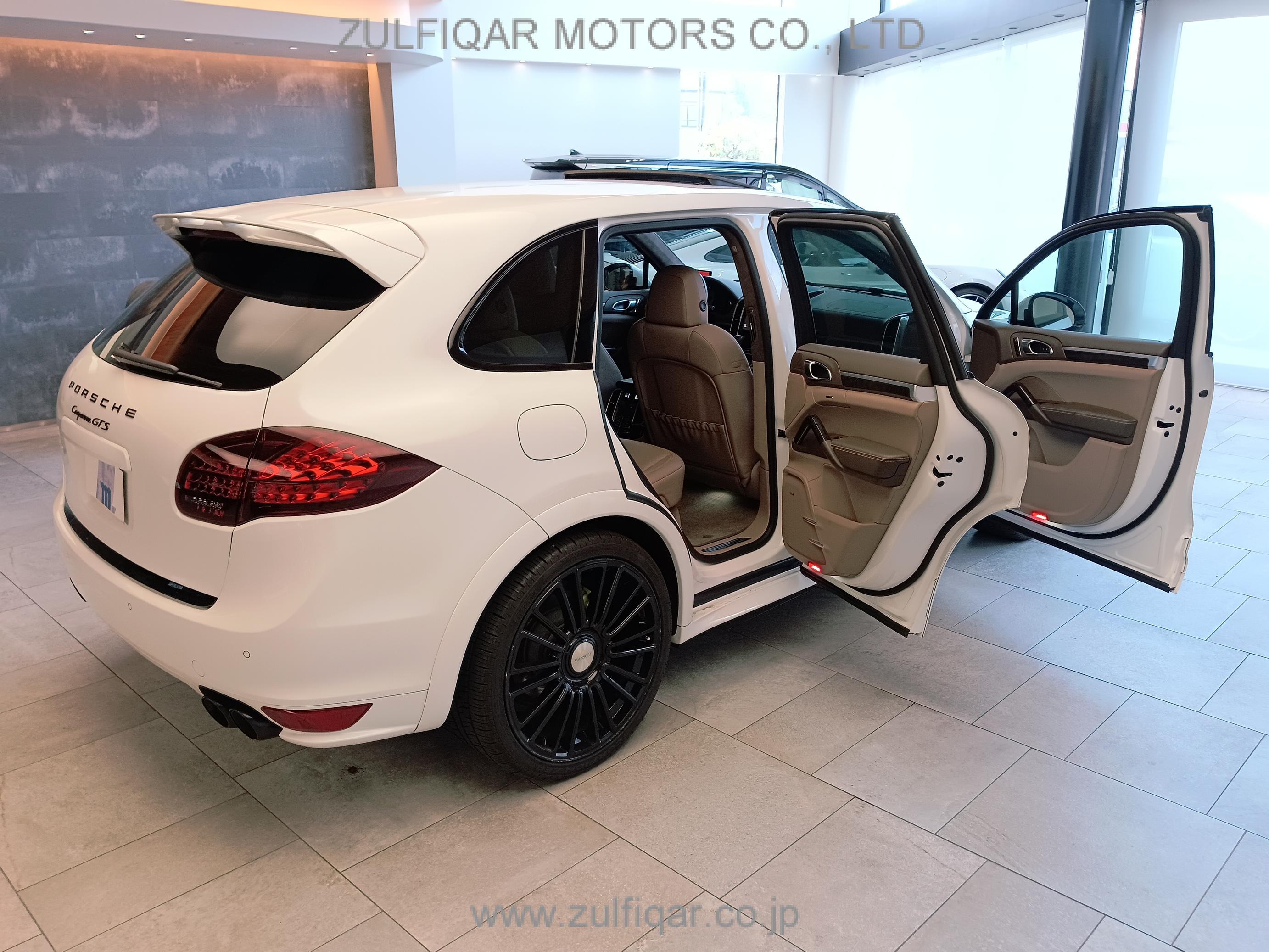 PORSCHE CAYENNE 2013 Image 12