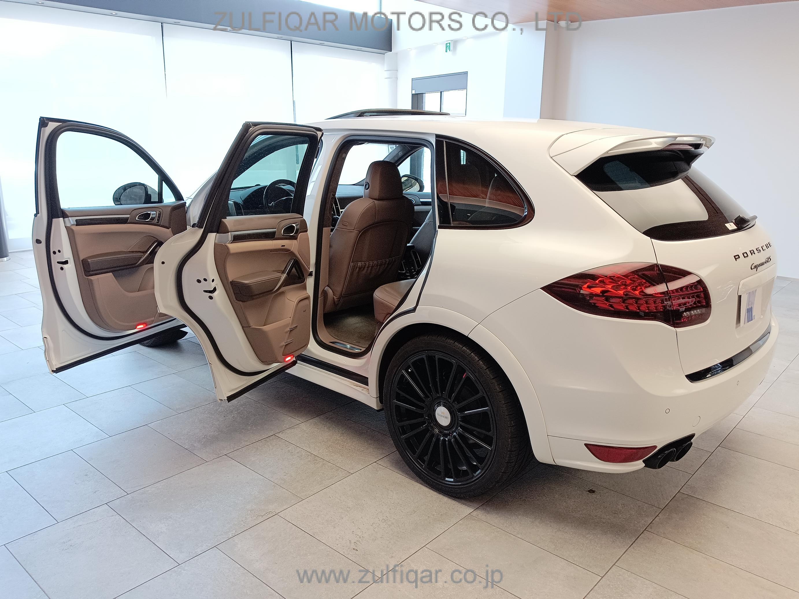 PORSCHE CAYENNE 2013 Image 25