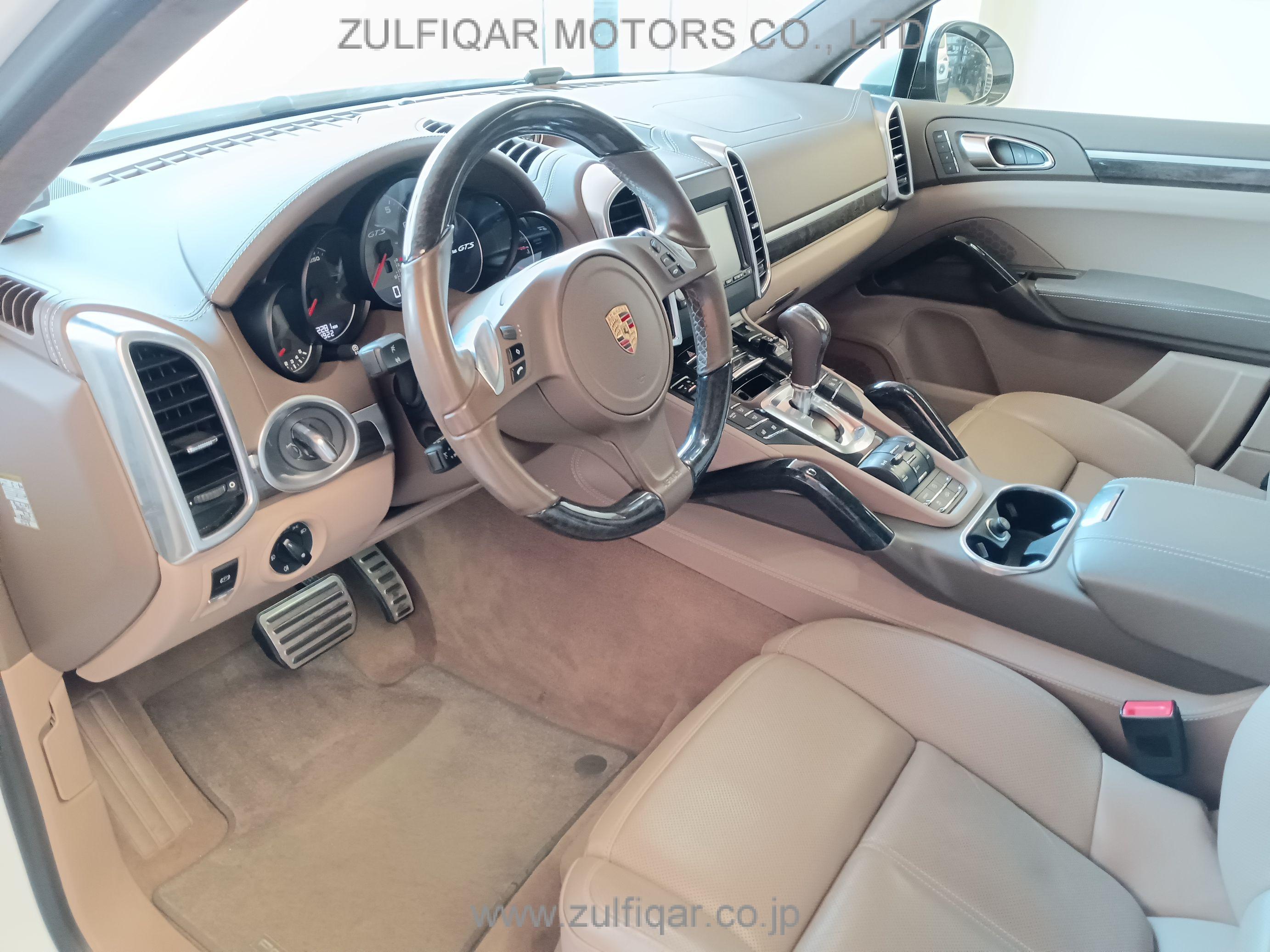 PORSCHE CAYENNE 2013 Image 31