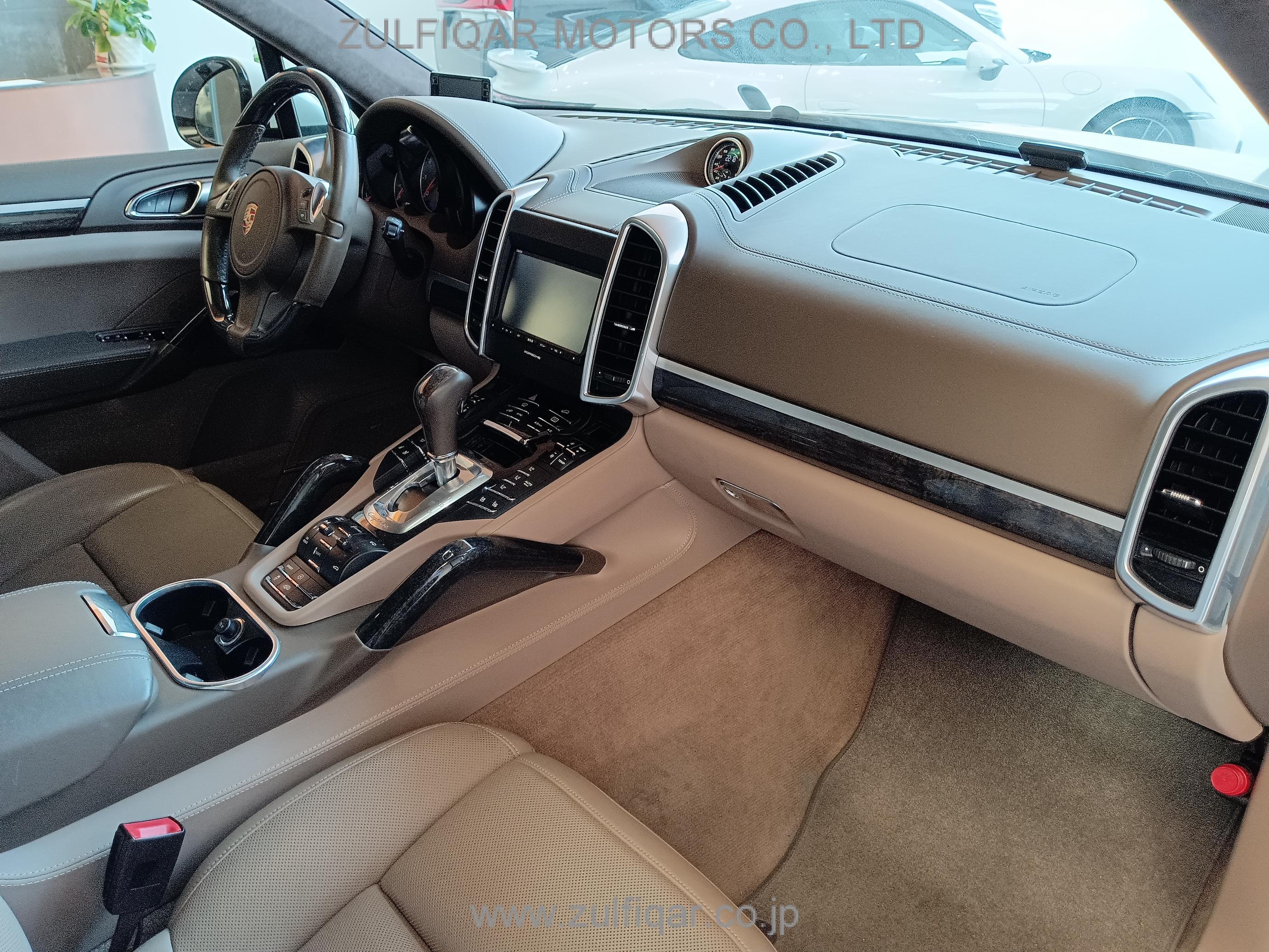 PORSCHE CAYENNE 2013 Image 44