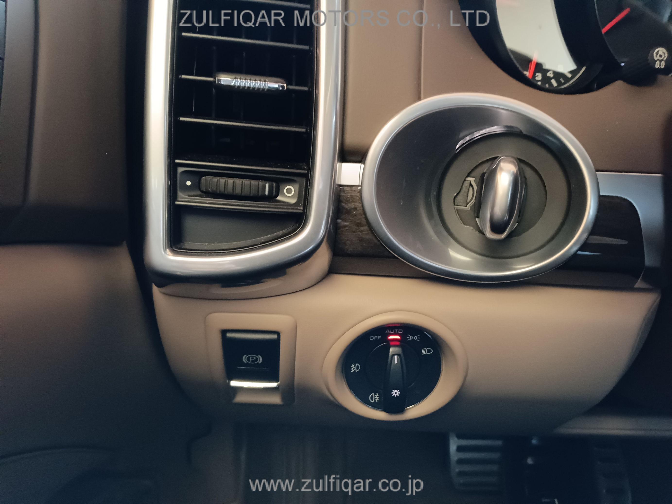 PORSCHE CAYENNE 2013 Image 52