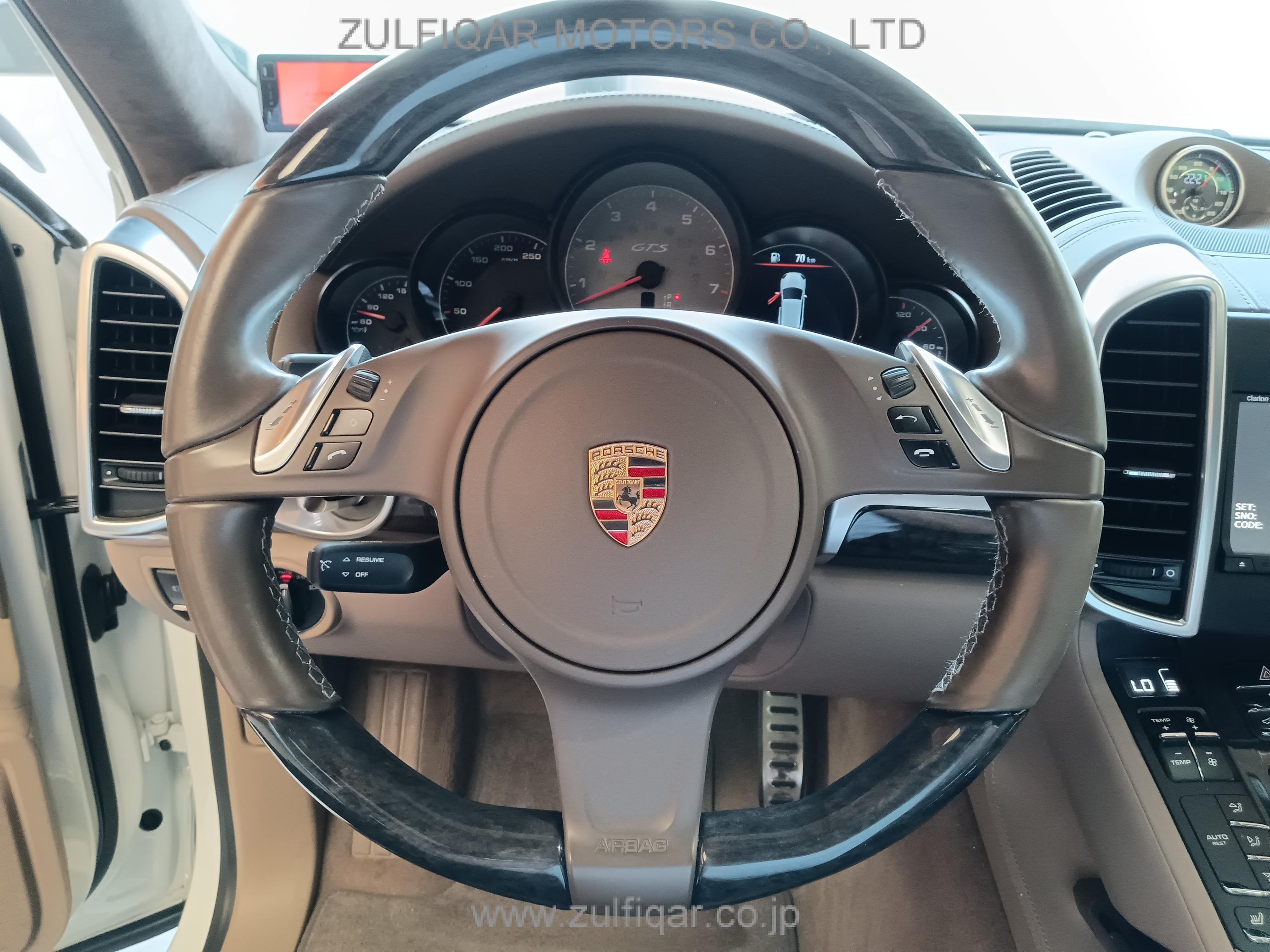 PORSCHE CAYENNE 2013 Image 59