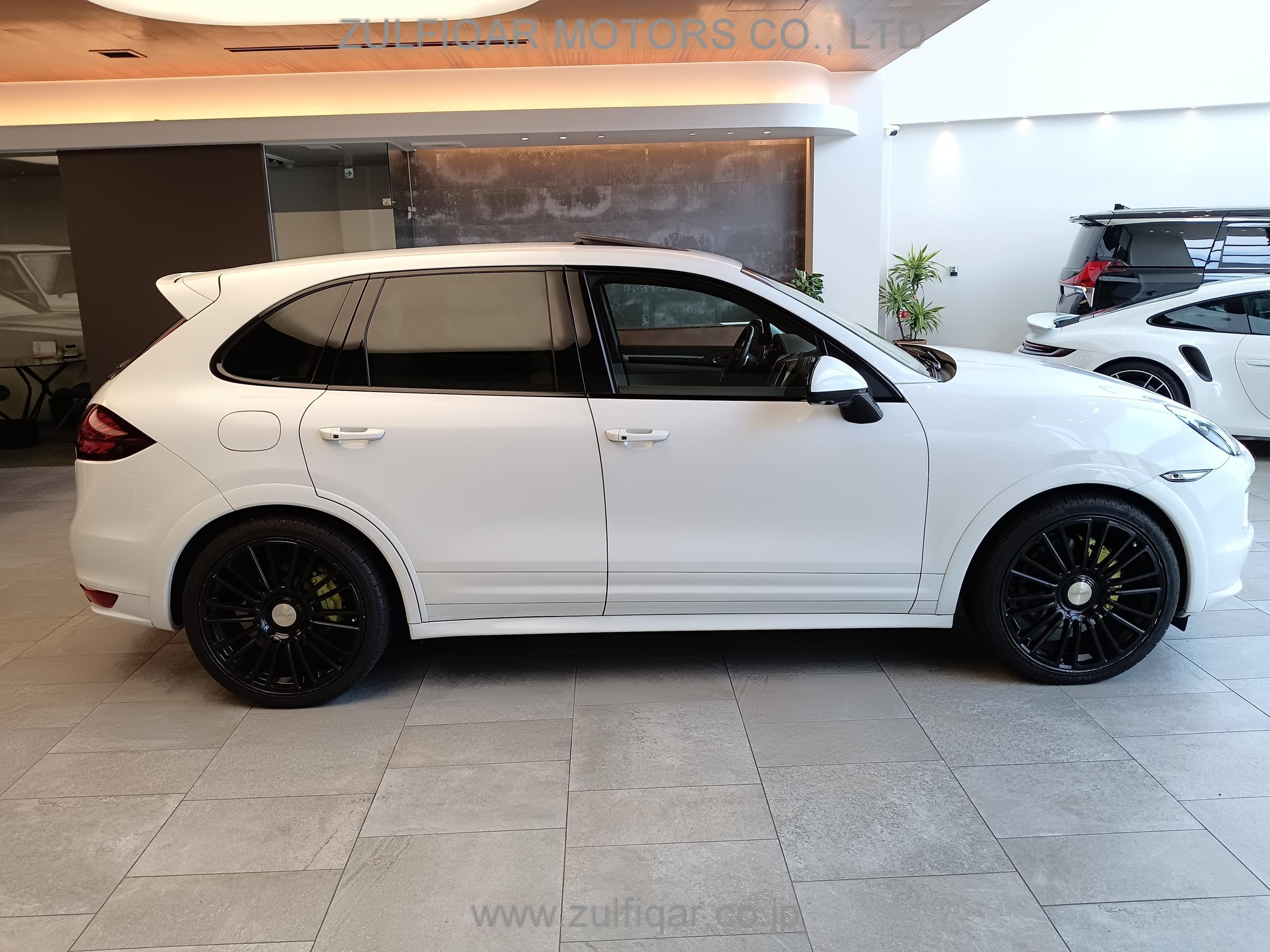 PORSCHE CAYENNE 2013 Image 8