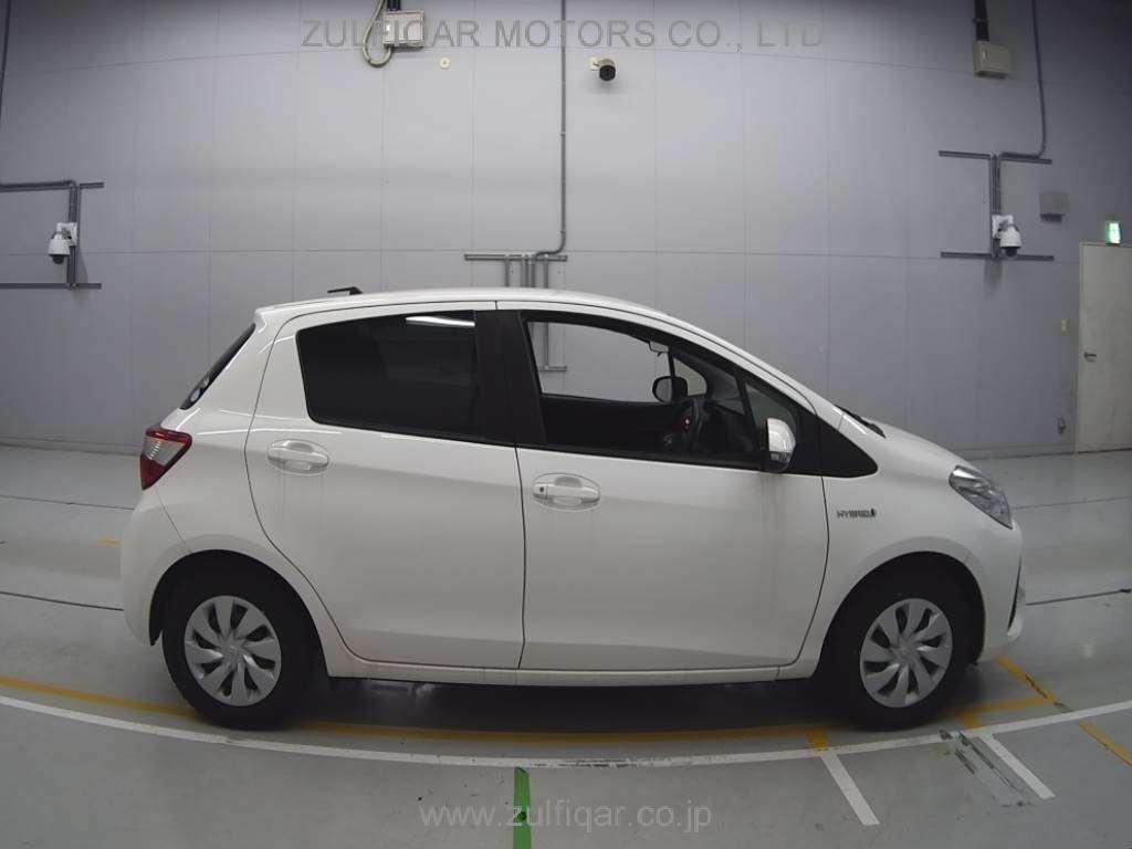 TOYOTA VITZ 2019 Image 3