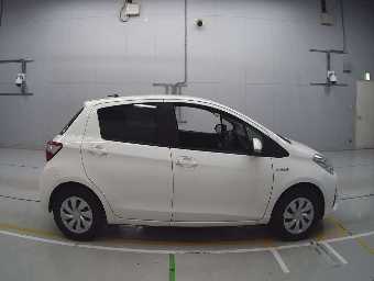 TOYOTA VITZ 2019 Image 3