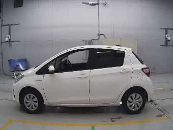TOYOTA VITZ 2019 Image 4
