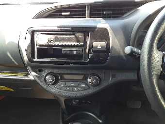 TOYOTA VITZ 2019 Image 10