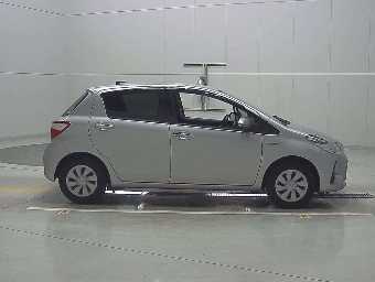 TOYOTA VITZ 2019 Image 3
