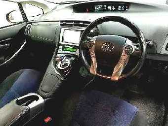 TOYOTA PRIUS PHV 2015 Image 3
