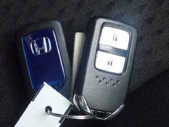 HONDA FIT HYBRID 2017 Image 8