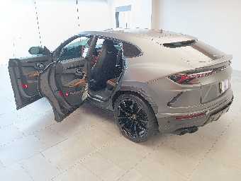 LAMBORGHINI URUS 2022 Image 20