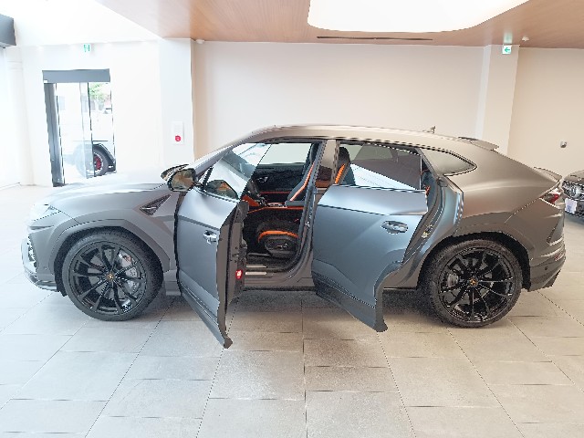 LAMBORGHINI URUS 2022 Image 28