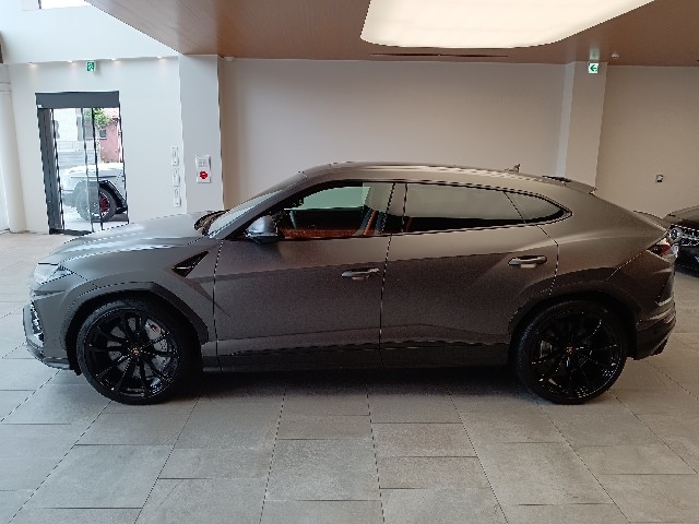 LAMBORGHINI URUS 2022 Image 30