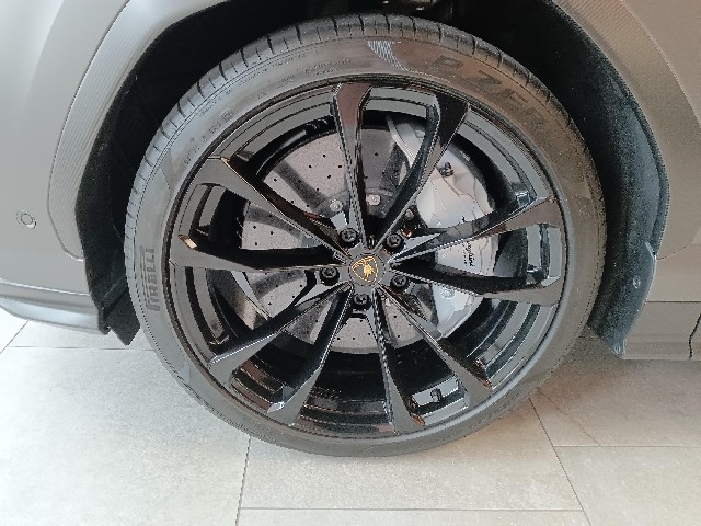 LAMBORGHINI URUS 2022 Image 31