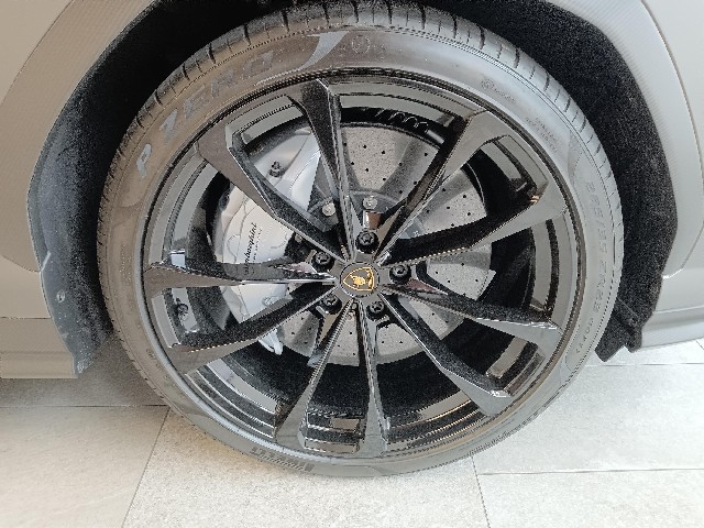 LAMBORGHINI URUS 2022 Image 34