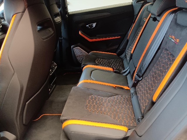 LAMBORGHINI URUS 2022 Image 38