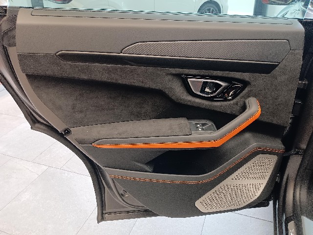 LAMBORGHINI URUS 2022 Image 41