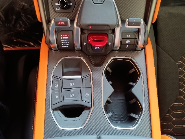 LAMBORGHINI URUS 2022 Image 58