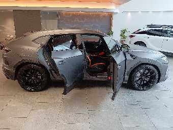 LAMBORGHINI URUS 2022 Image 10