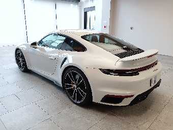 PORSCHE 911 2023 Image 17