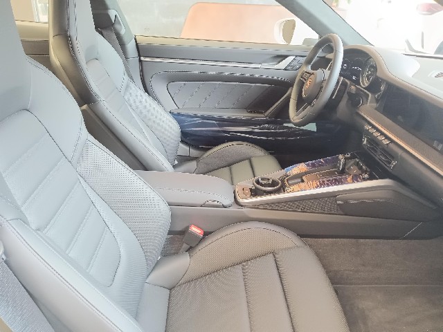 PORSCHE 911 2023 Image 42