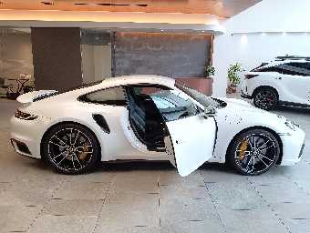 PORSCHE 911 2023 Image 9