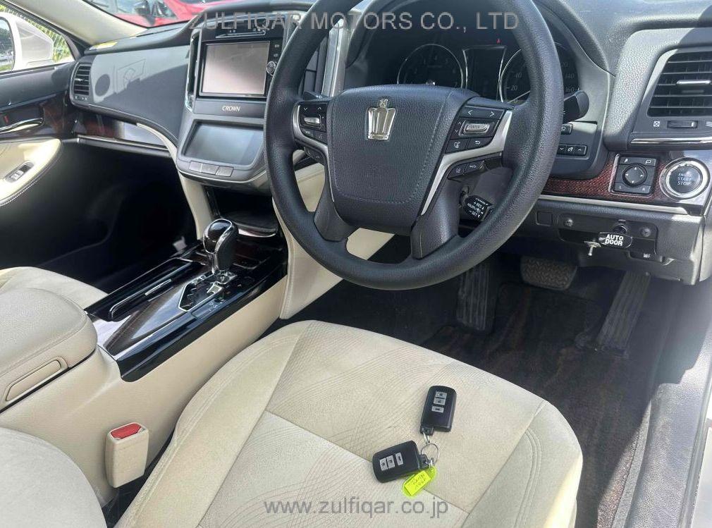 TOYOTA CROWN 2018 Image 11