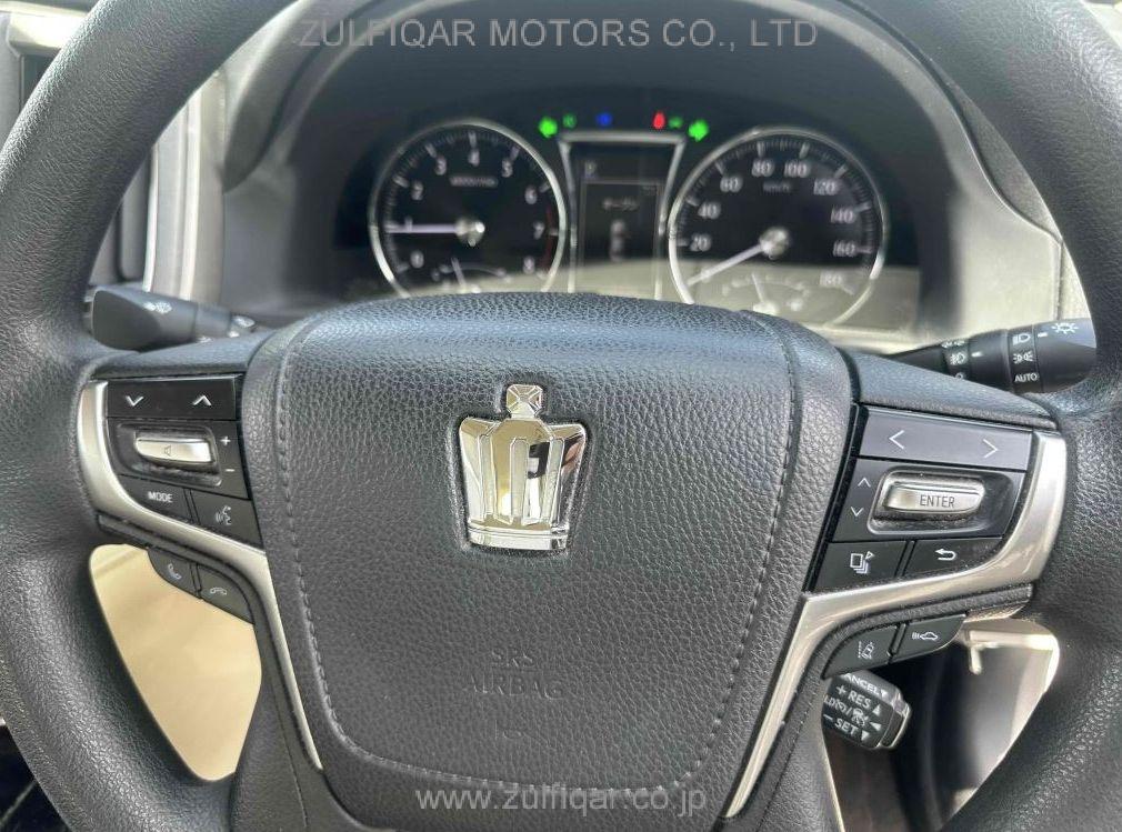 TOYOTA CROWN 2018 Image 12