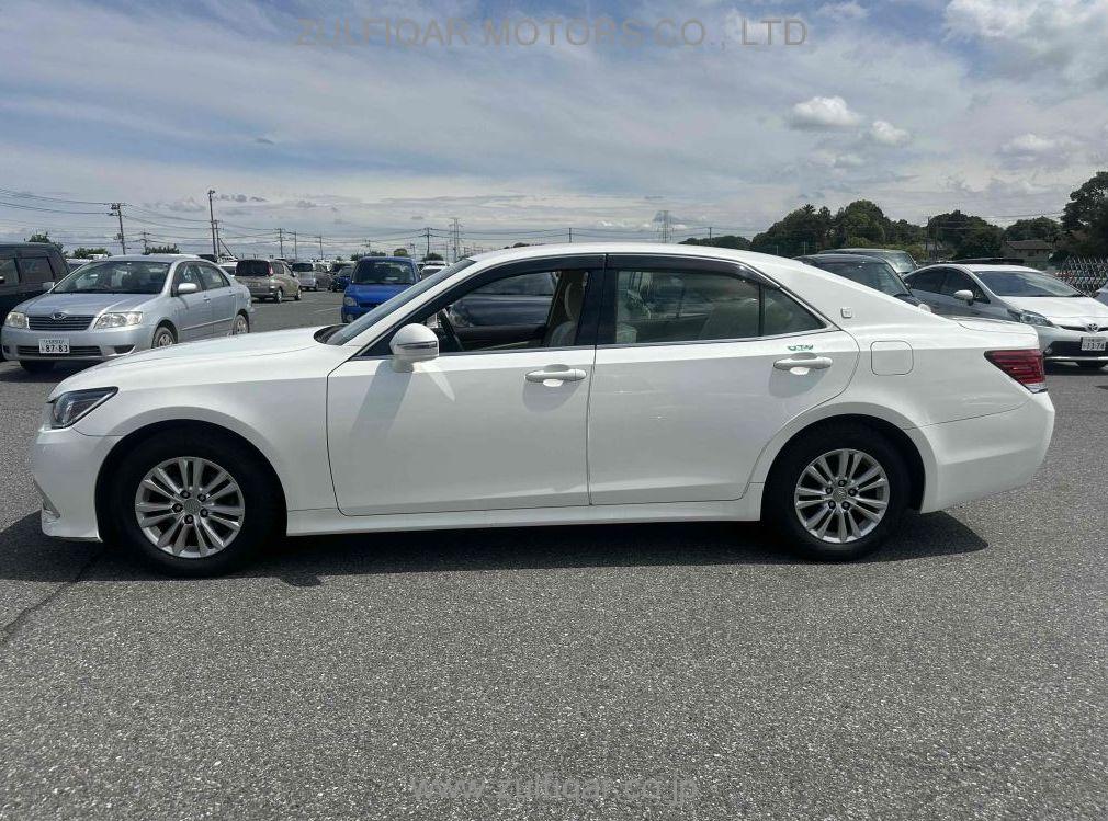 TOYOTA CROWN 2018 Image 9