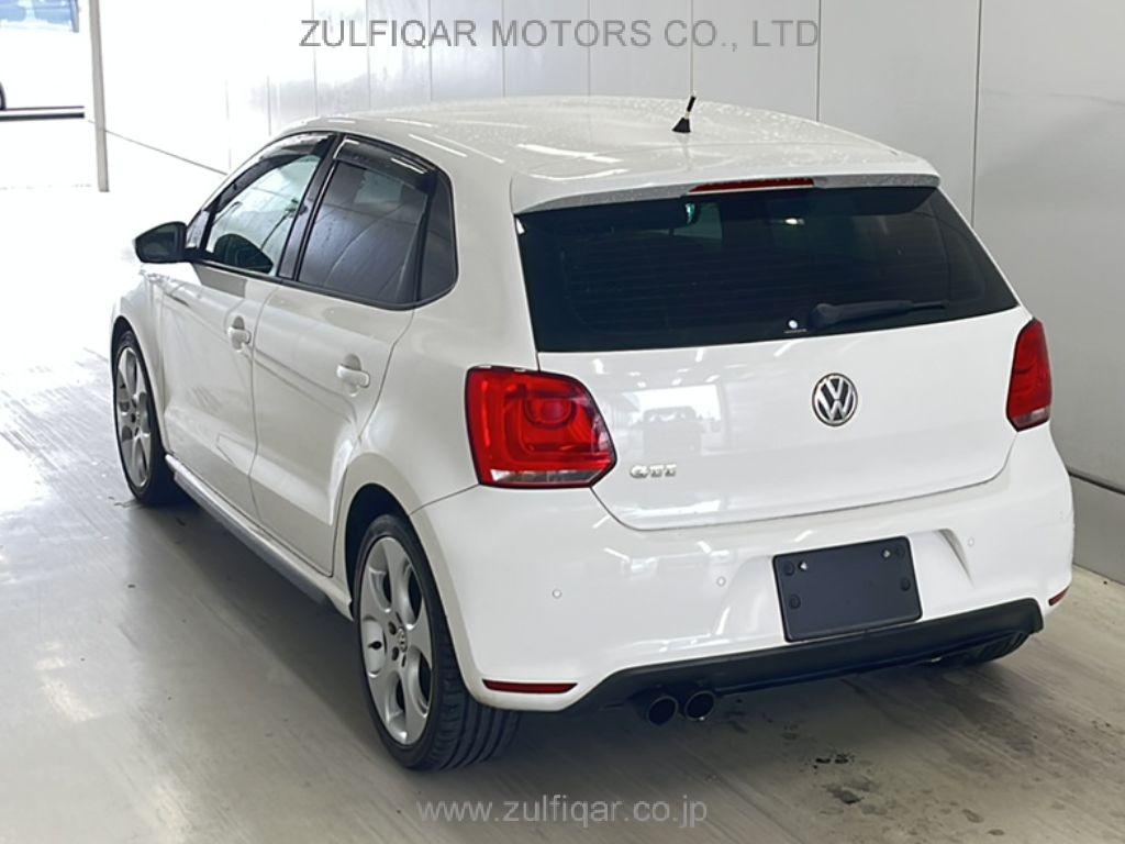 VOLKSWAGEN POLO 2011 Image 2