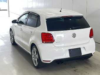 VOLKSWAGEN POLO 2011 Image 2