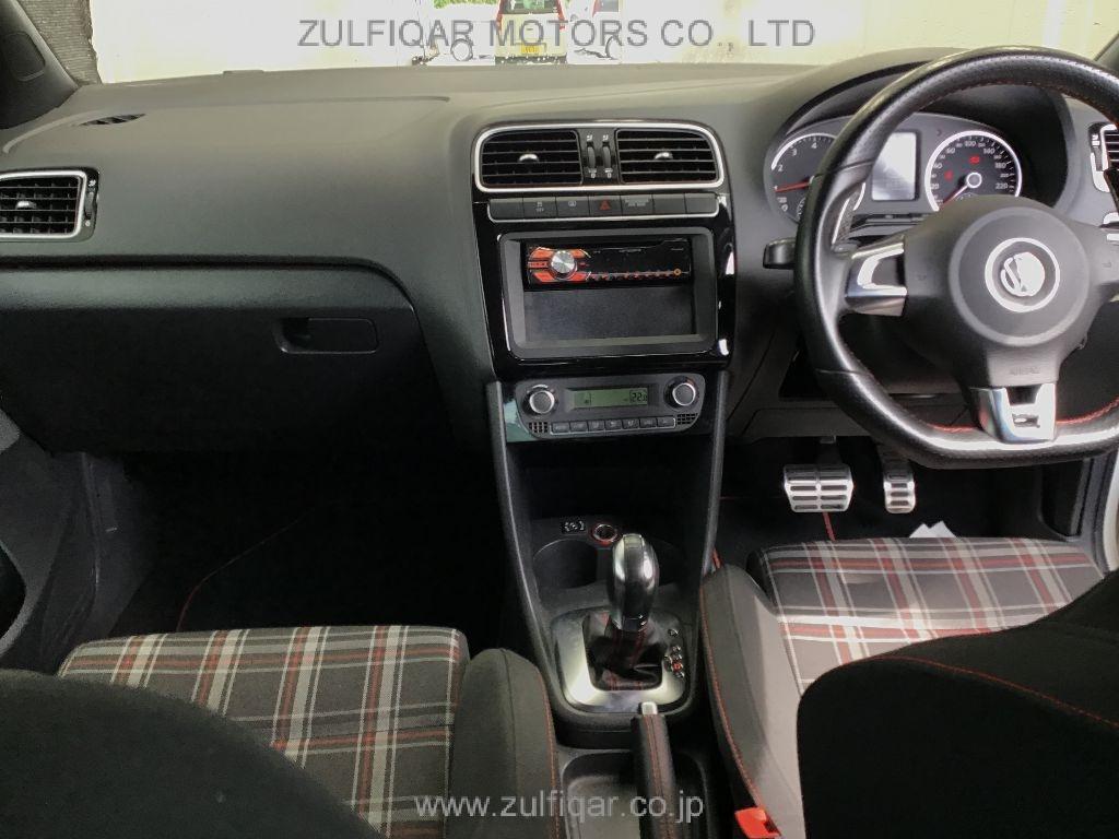 VOLKSWAGEN POLO 2011 Image 3