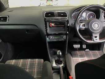 VOLKSWAGEN POLO 2011 Image 3