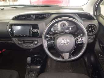 TOYOTA VITZ 2018 Image 6