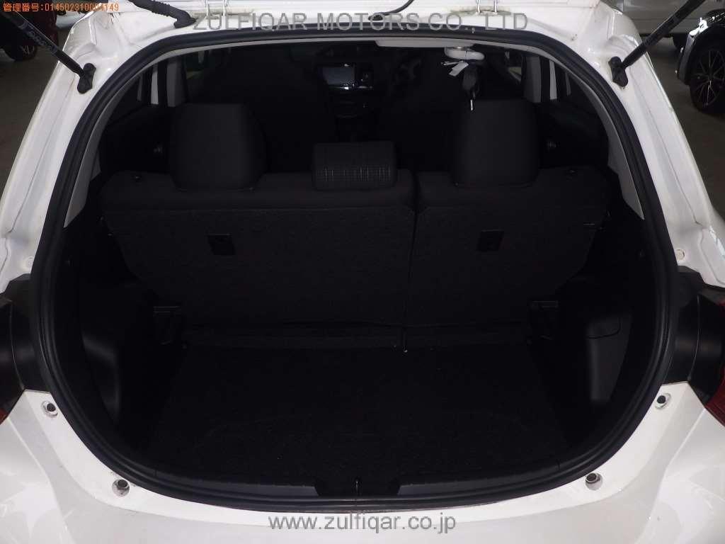 TOYOTA VITZ 2018 Image 8