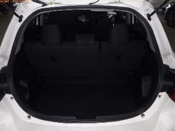TOYOTA VITZ 2018 Image 8