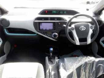 TOYOTA AQUA 2013 Image 2