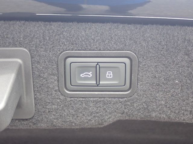 AUDI AUDI A8 2019 Image 26