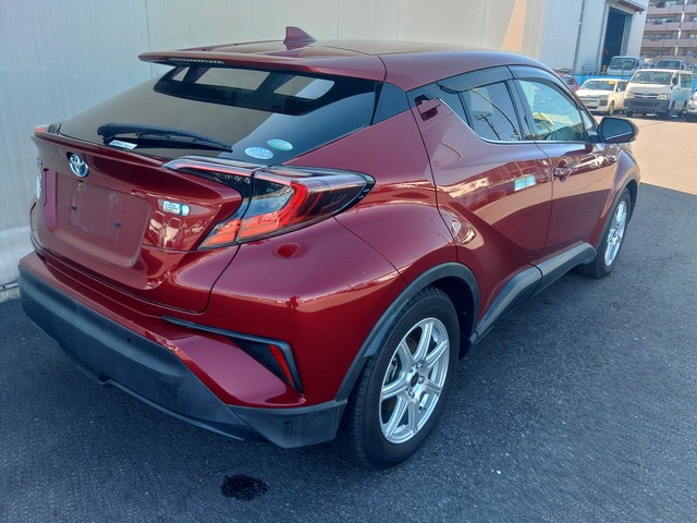 TOYOTA C-HR 2017 Image 24