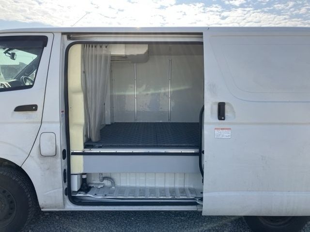 TOYOTA HIACE 2015 Image 21