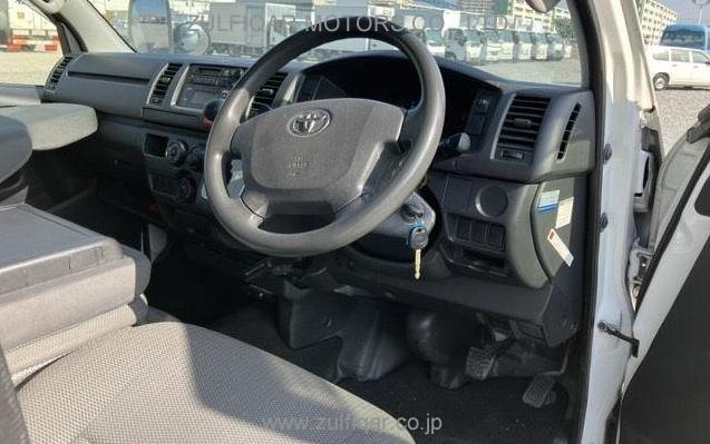 TOYOTA HIACE 2015 Image 4