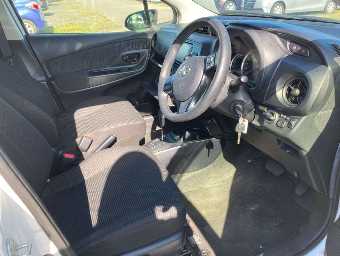 TOYOTA VITZ 2019 Image 5