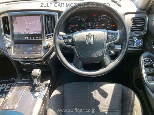 TOYOTA CROWN HYBRID 2015 Image 6