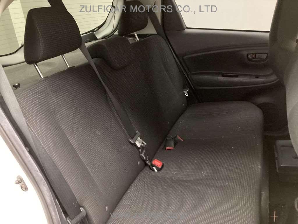 TOYOTA VITZ 2019 Image 7